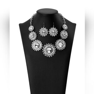 Dazzling Silver Floral Necklace Set